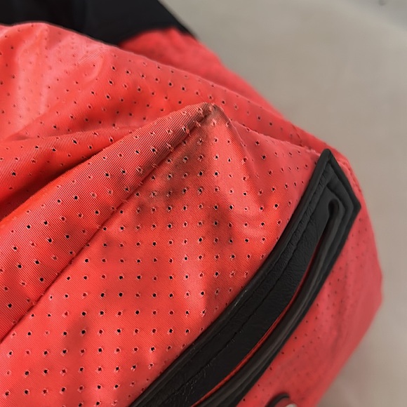 Lululemon Very Roomy Neon Orange/Navy Blue Duffel Bag - Picture 11 of 12